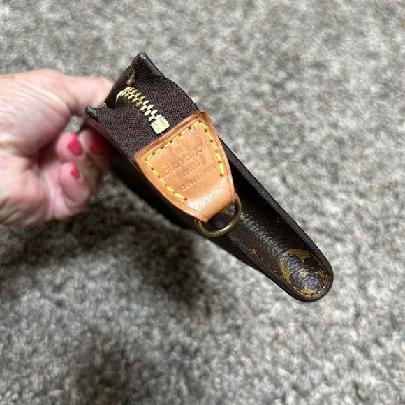 Authentic Louis Vuitton Bucket Bag Pochette in excellent used condition! - Picture 3 of 16